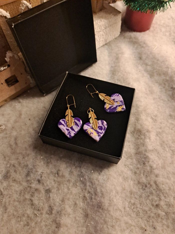 Boucles d'oreilles pendante avec pendentif assortie violet doré - photo numéro 2