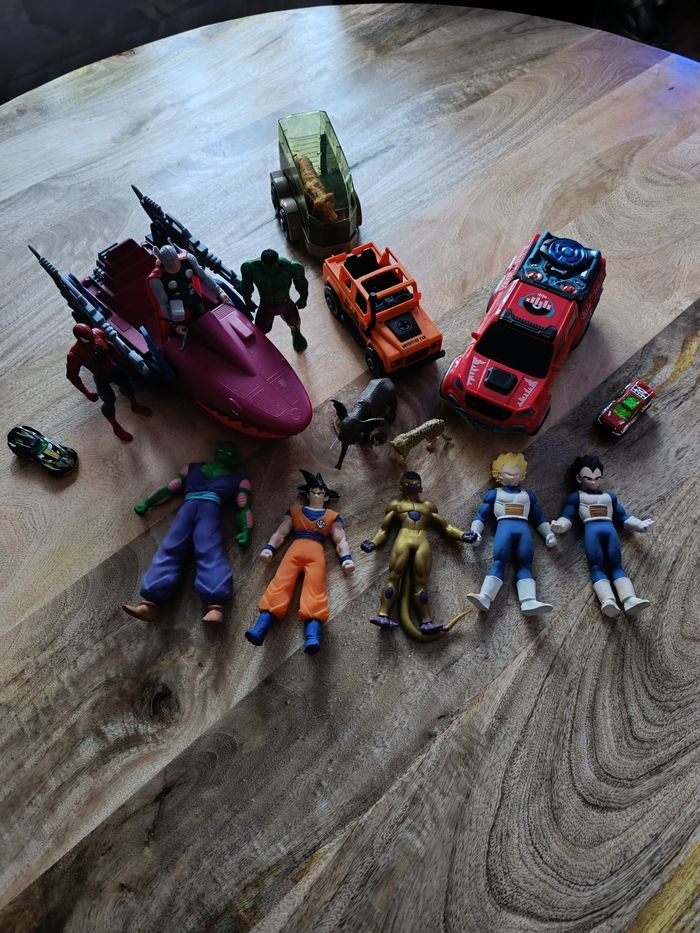 Ensemble de voiture et figurine divers - photo numéro 3