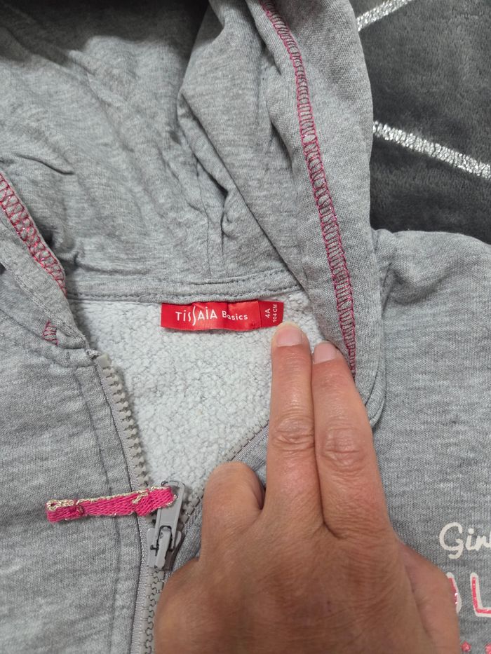 Veste à capuche 4 ans - photo numéro 3