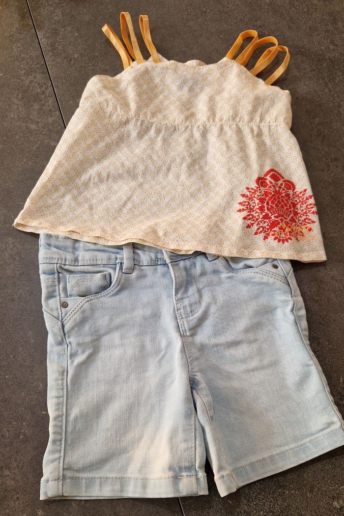 2 shorts jeans 2 hauts  4 ans tbe - photo numéro 3
