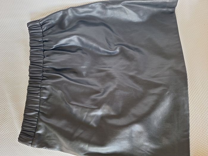 Jupe courte noire skai taille 38 - photo numéro 3
