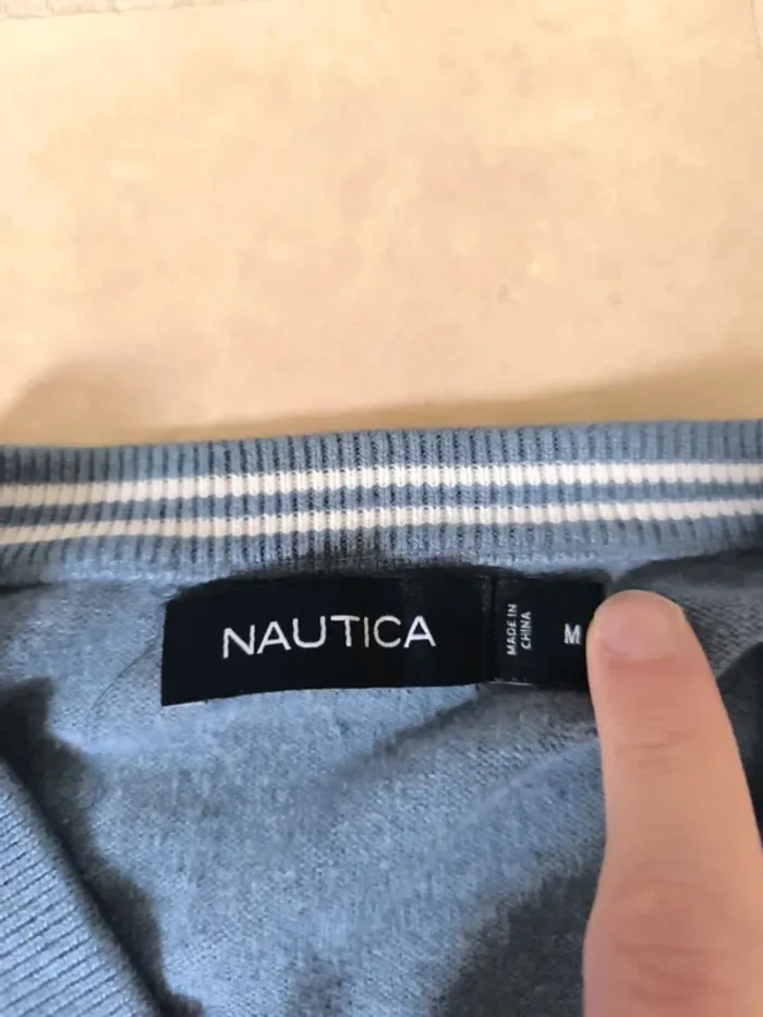 Pull col V homme Nautica bleu clair M excellent état - photo numéro 3