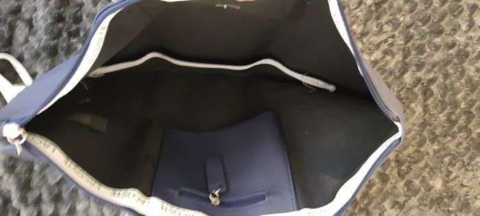 Sac a bandoulière Lacoste taille L bleu marine - photo numéro 7