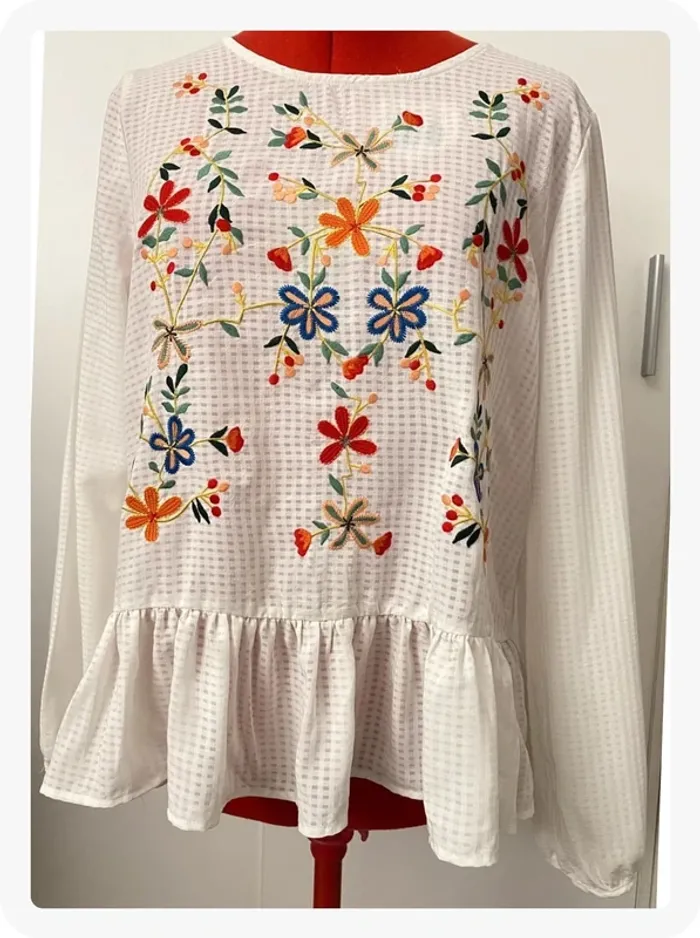 Blouse brodée fleurie Sweewë Paris