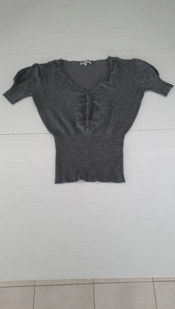 Haut gris en taille unique