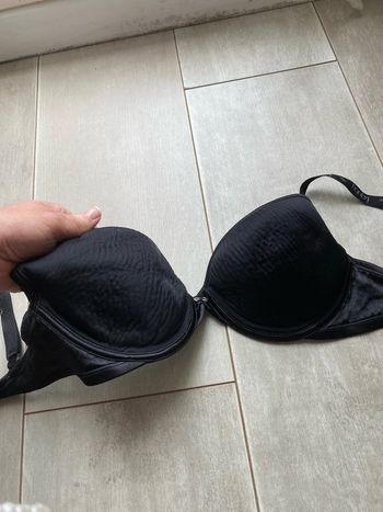 Soutien-gorge noir, 85 D
