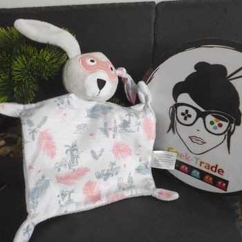 Doudou Lapin Super Héros IKKS Blanc Rose mouchoir Plume Palmier #geektradedoudou