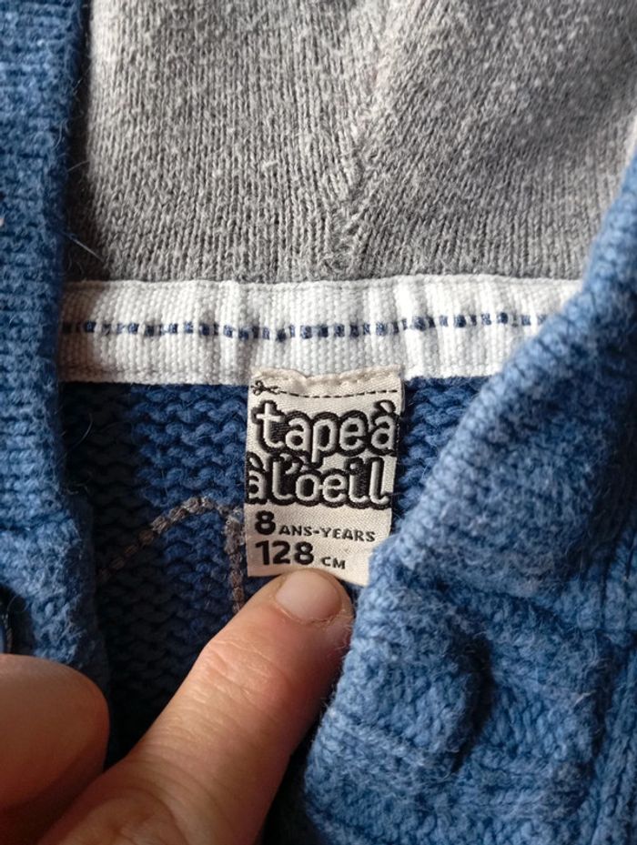 Pull a capuche taille 8 ans - photo numéro 2