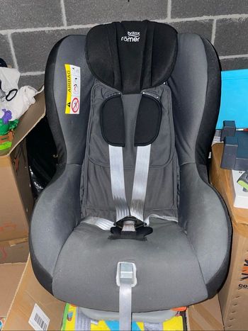 Siège auto dos à la route 9 mois à 6 ans 