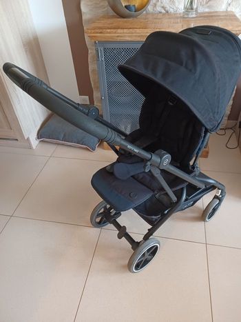 Poussette Cybex Eezy Twist S noire avec nacelle et siège auto