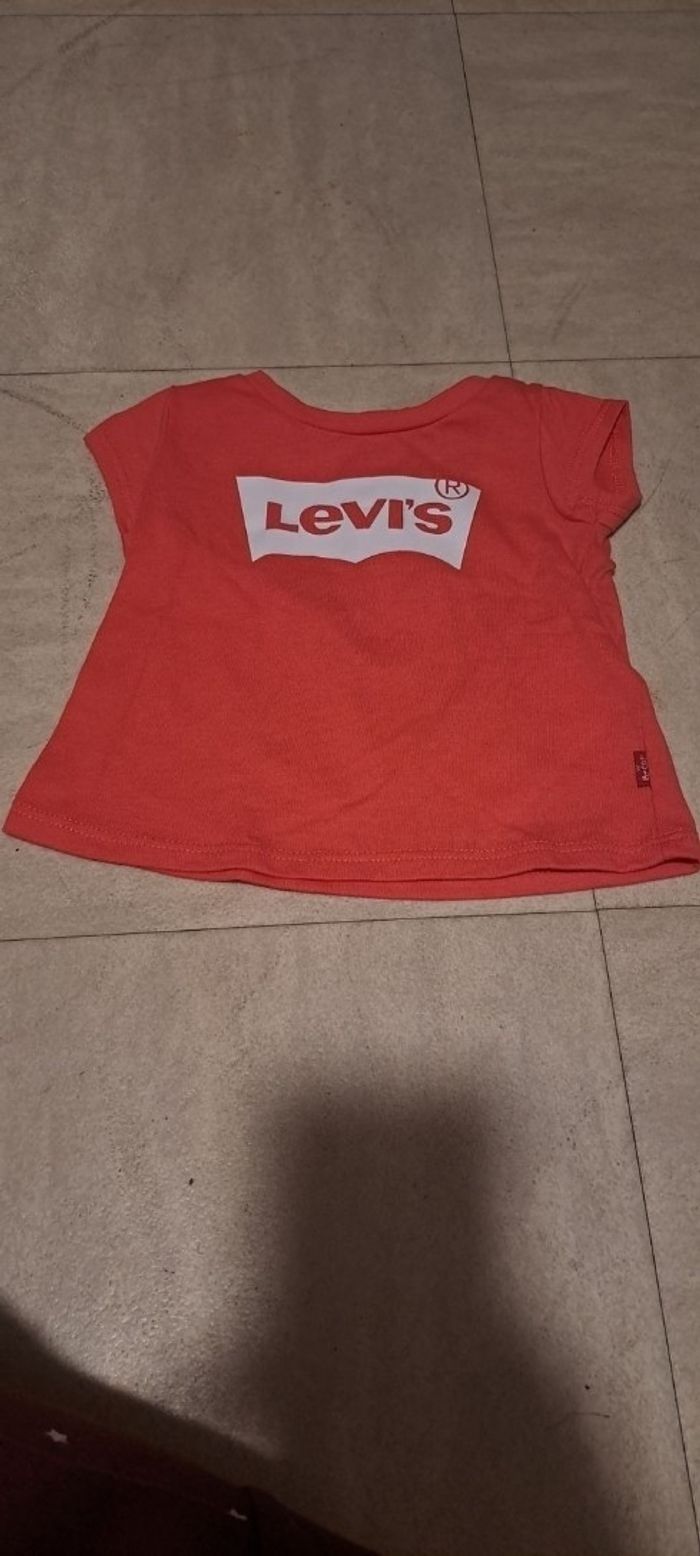 2 T -Shirts Lev'is 6 mois - photo numéro 3