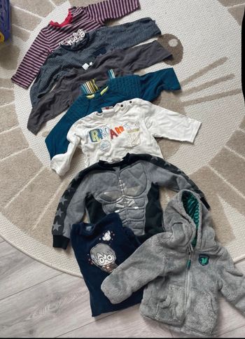 Lot 5 t-shirt manche longue/1 pull et un pyjama 18 mois 
