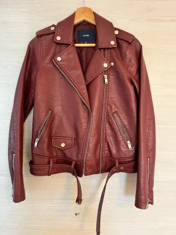 Veste simili cuir bordeaux taille 34 – Très bon état