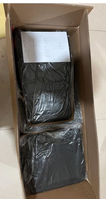 LOT DE 6 CHAISES NEUVES SIMILICUIR