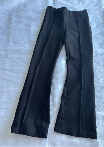 Pantalon noir simple évasé