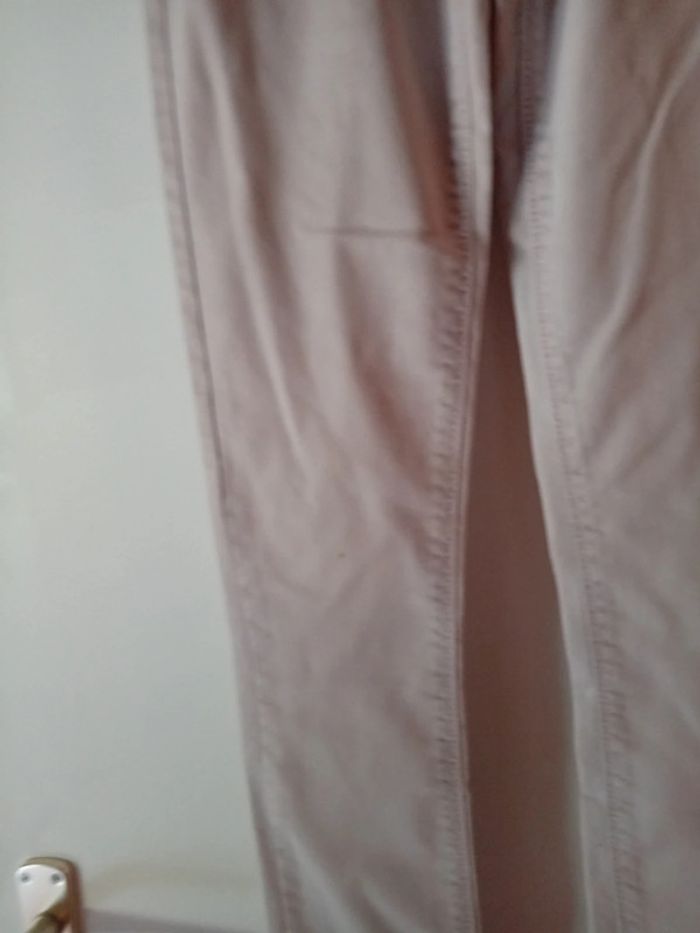 Joli pantalon rose pâle.  10 ans - photo numéro 3