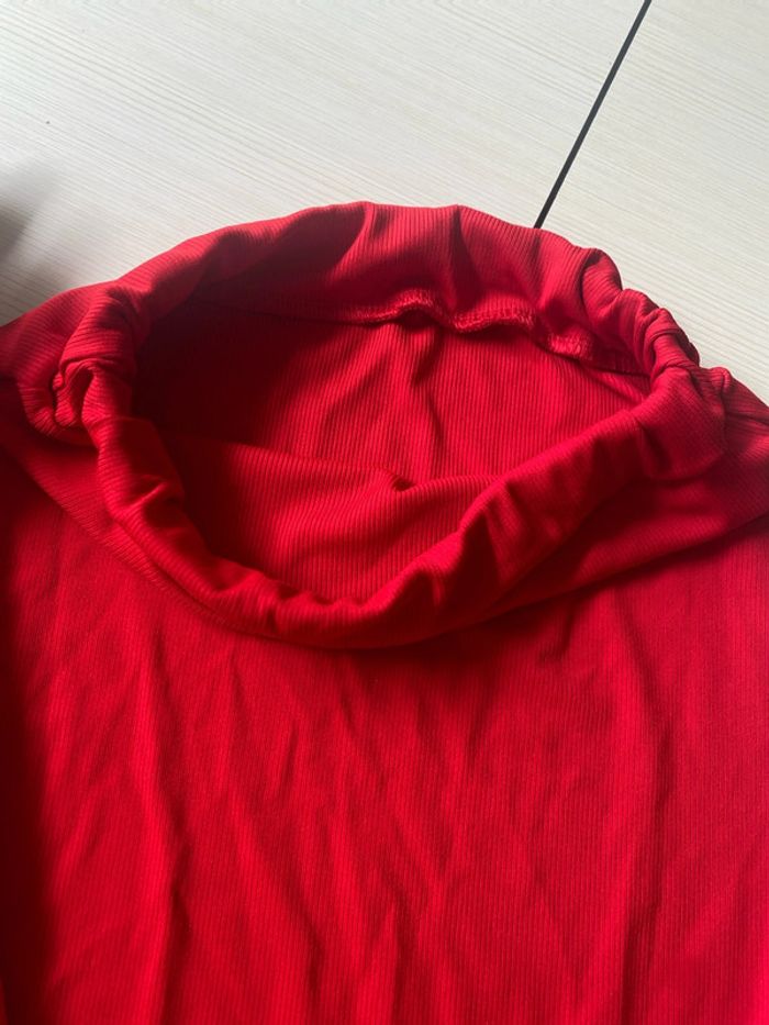 Longue jupe rouge ouverture sur le coter - photo numéro 3