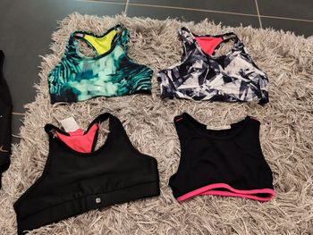 4 brassières 8/10 ans