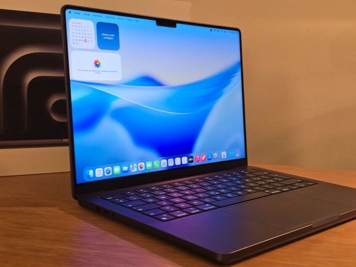 Je vends un MacBook Pro 14" (nov. 2023) en parfait état, comme neuf - photo numéro 2