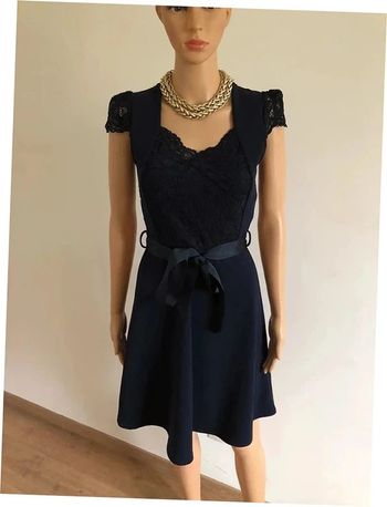 Robe bleue marine neuve à manches courtes avec dentelle Morgan taille 34 (valeur 55€)