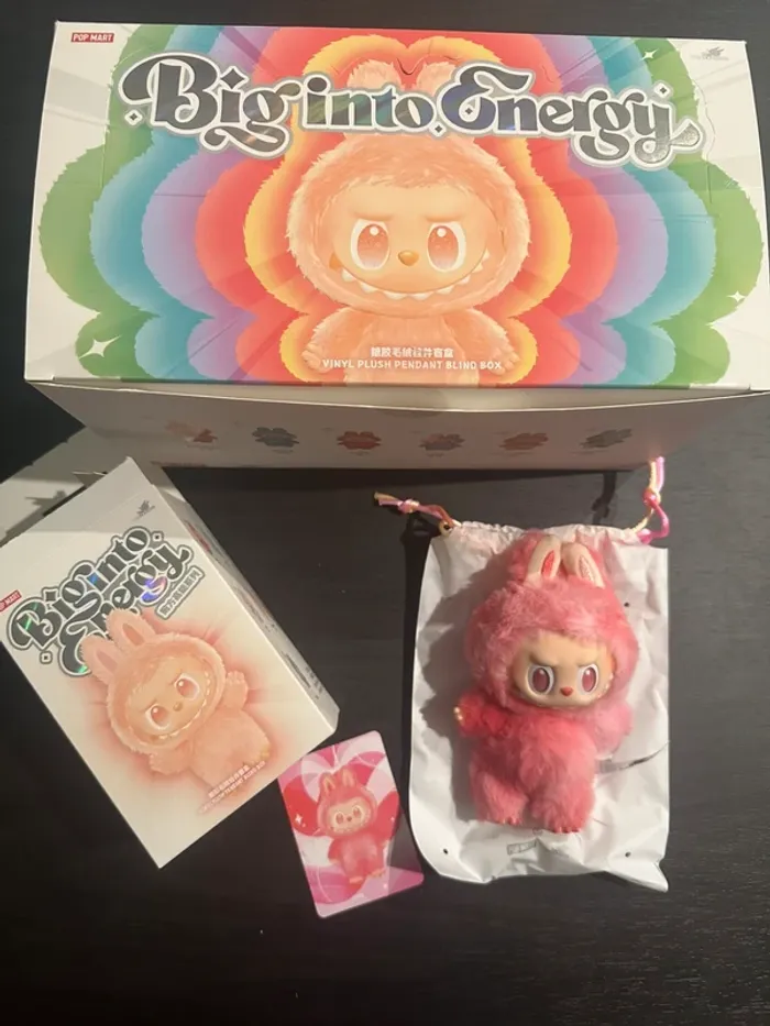 Labubu - Big Into Energy - Love