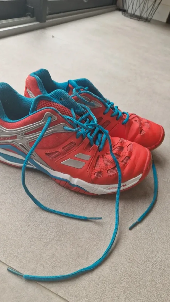 Basket babolat tres bon etat rouge taille 40.5 - photo numéro 2