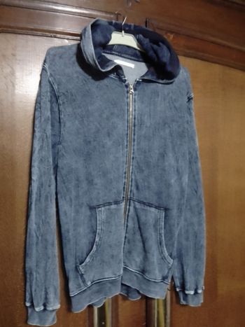 Sweat zippé à capuche