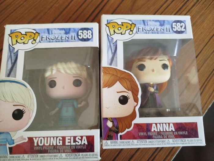 Lot 2 pop Frozen II Anna et Young Elsa