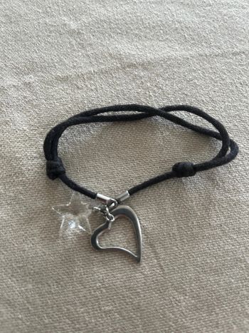 Bracelet cordon et breloques