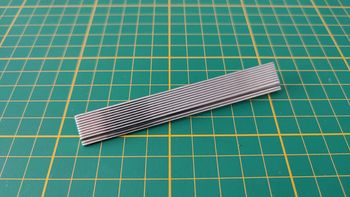 Plaque de seuil de porte droit 77B n°77 Porsche 911 Carrera RS 2.7 1/8 1/8ème Altaya #B37