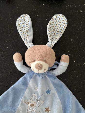 Doudou lapin bleu plat étoiles beige Auchan