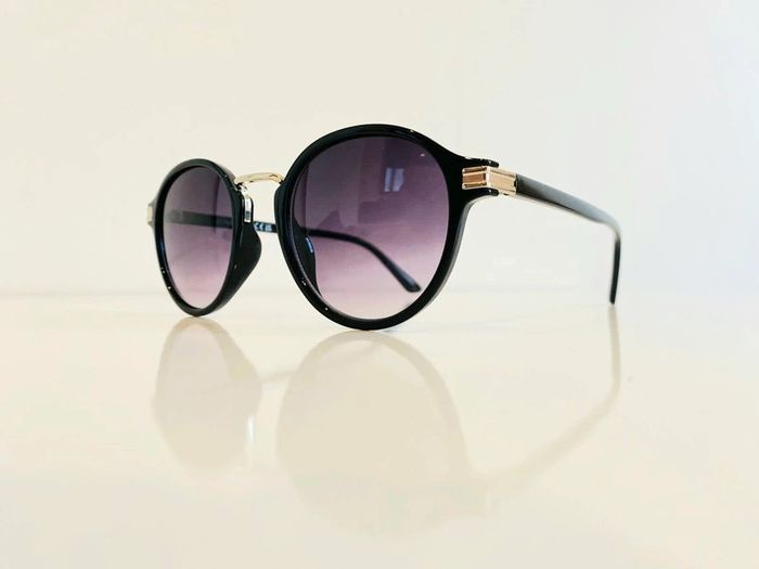 Lunette de soleil mixte ronde noire et argentée UV protection catégorie 3 - photo numéro 4