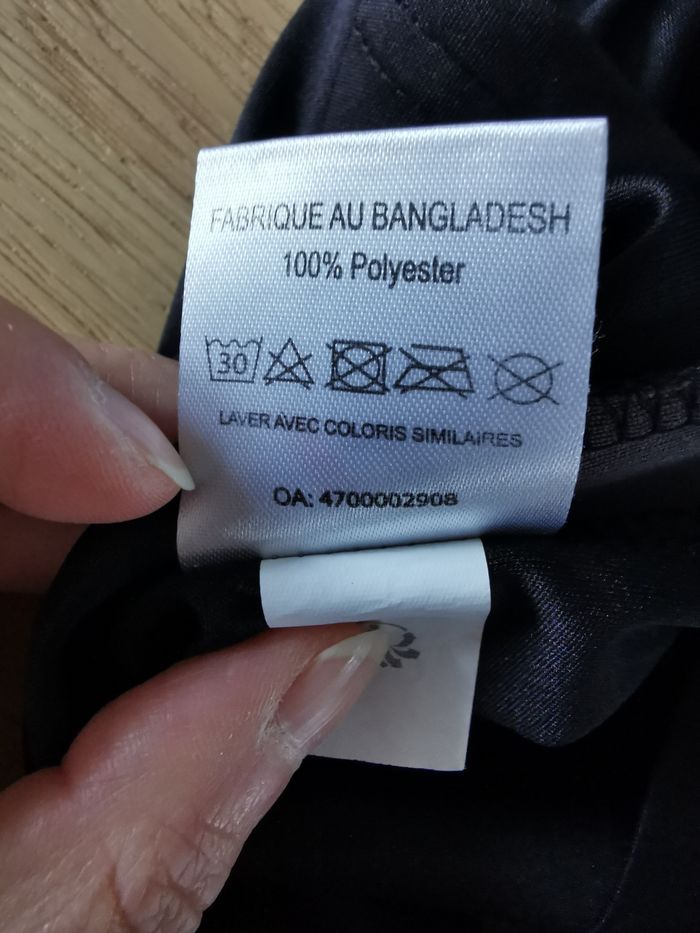 Tee shirt manches courtes de sport 10-12 ans en très bon état - photo numéro 7