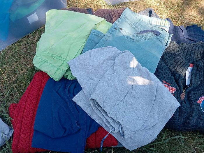 Lot pulls shorts 8 ans - photo numéro 2