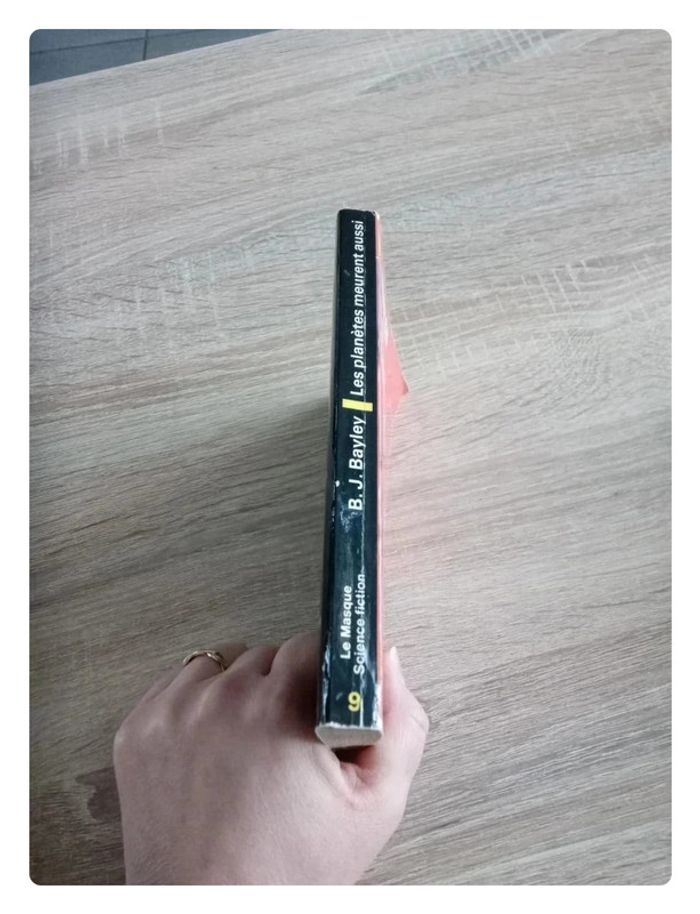 Les planètes meurent aussi, b.j bayley - photo numéro 3