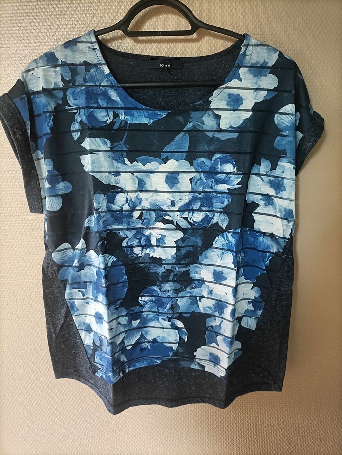 Tshirt bleu fleuri fleur bande transparente
