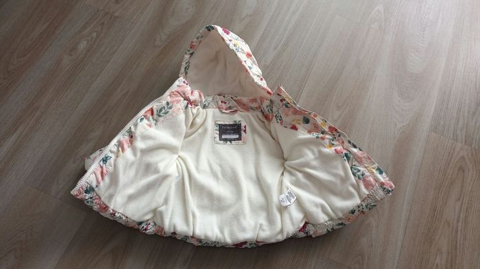 Doudoune chaude fleurie fille neuve 3-6 mois - photo numéro 2
