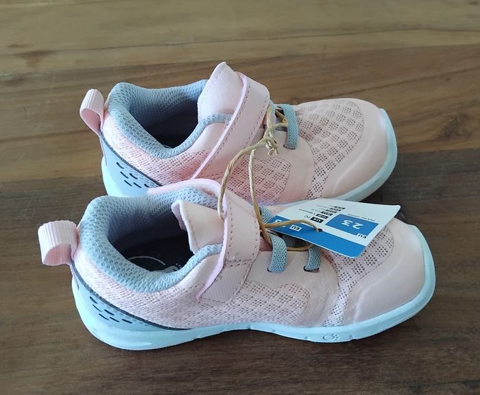 Chaussures et chaussons neufs. - photo numéro 2