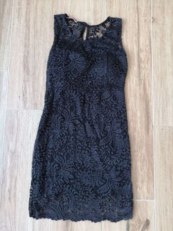 Robe noire en bon état