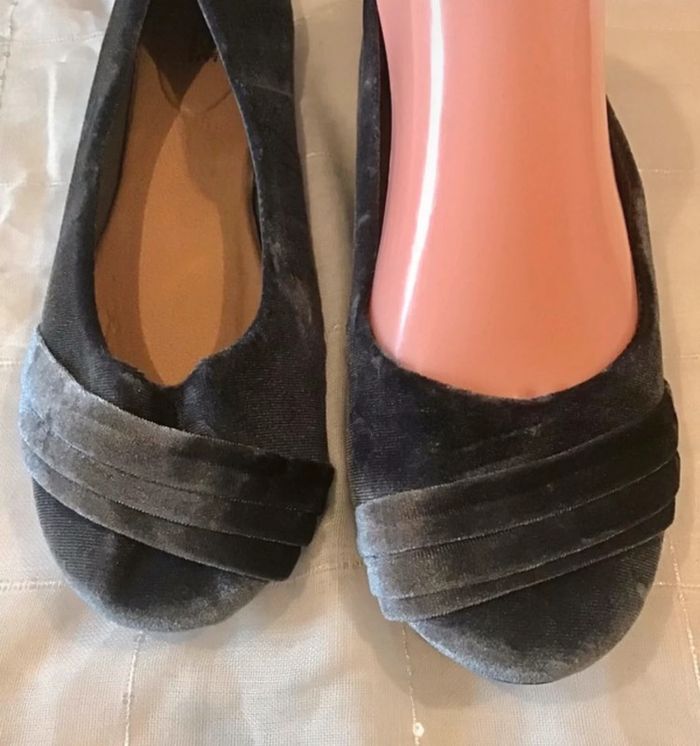 Chaussure plate de couleur gris velours en taille 38 - photo numéro 2