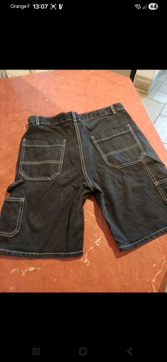 Short garçon taille 14 ans - photo numéro 4