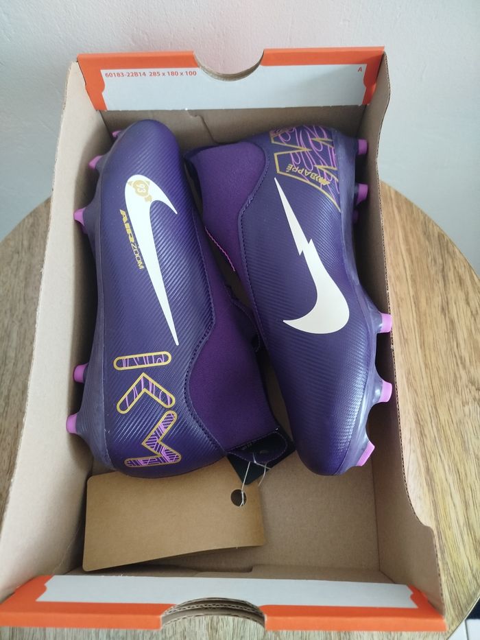 Crampons Nike T 35,5 - photo numéro 9