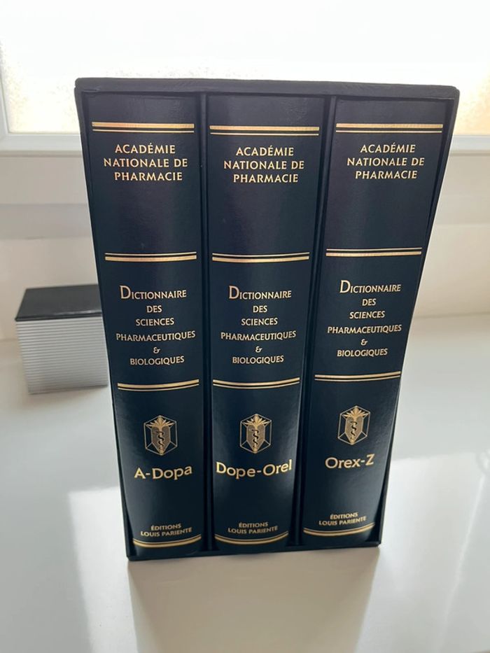 Dictionnaires des sciences pharmaceutiques & biologiques