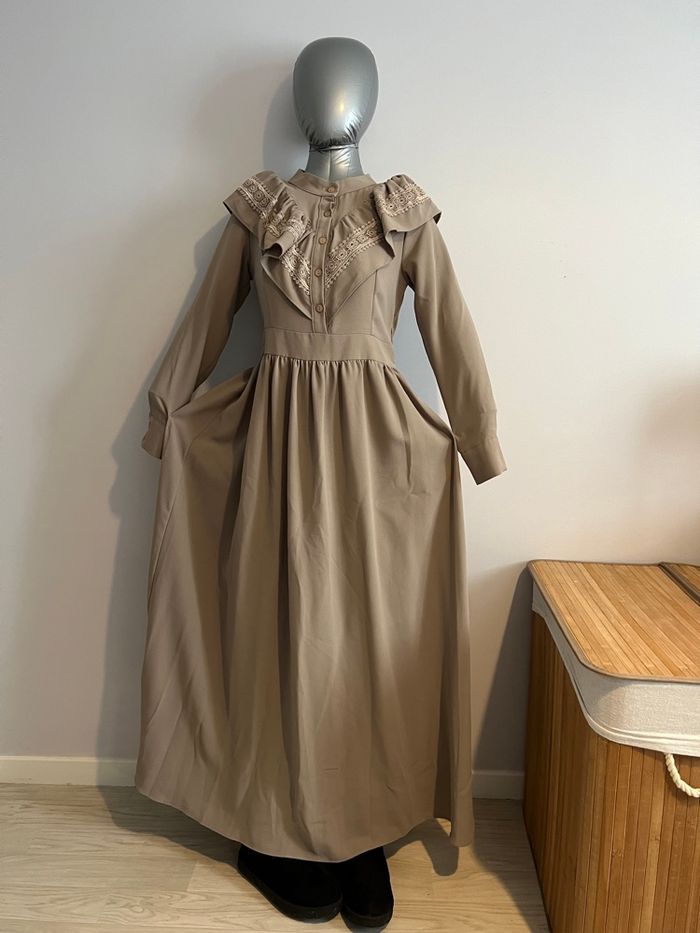 Trois robes beige/bleu / verte - photo numéro 8