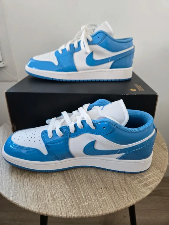 Nike air Jordan 1 low taille 40 neuves blanc bleu - photo numéro 3