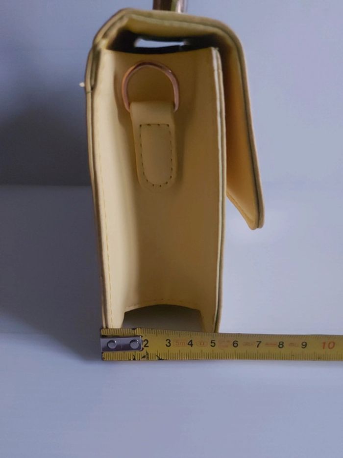 Sac à main jaune clair très peu servi dimensions en photos - photo numéro 11
