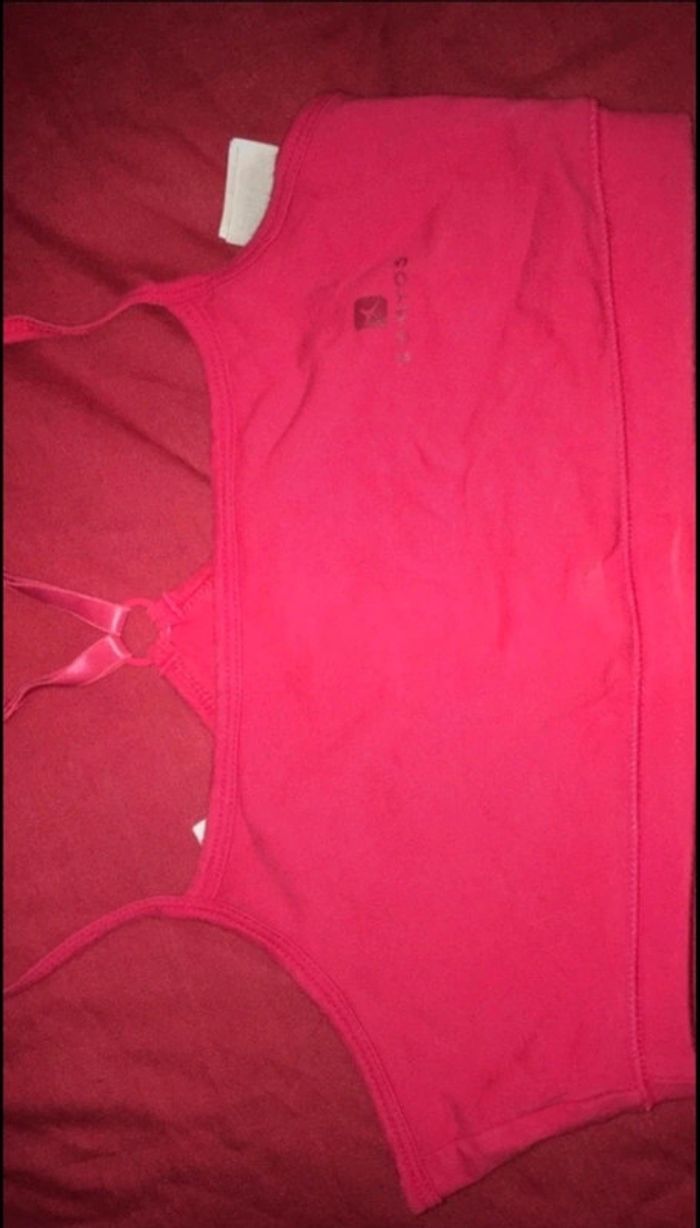 Brassière de sport femme taille 36 couleur rose fushia de chez domyos