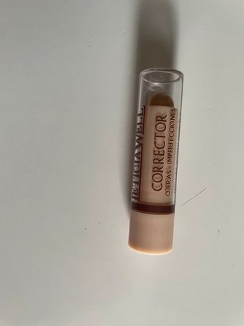 Correcteur neuf Leticia Well