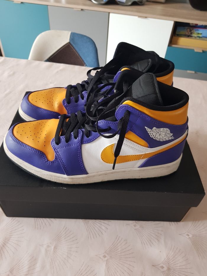 Jordan 1 mid Lakers - photo numéro 2