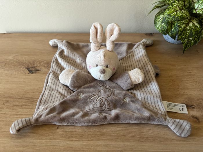 Doudou plat lapin marron étoile attache sucette simba toys